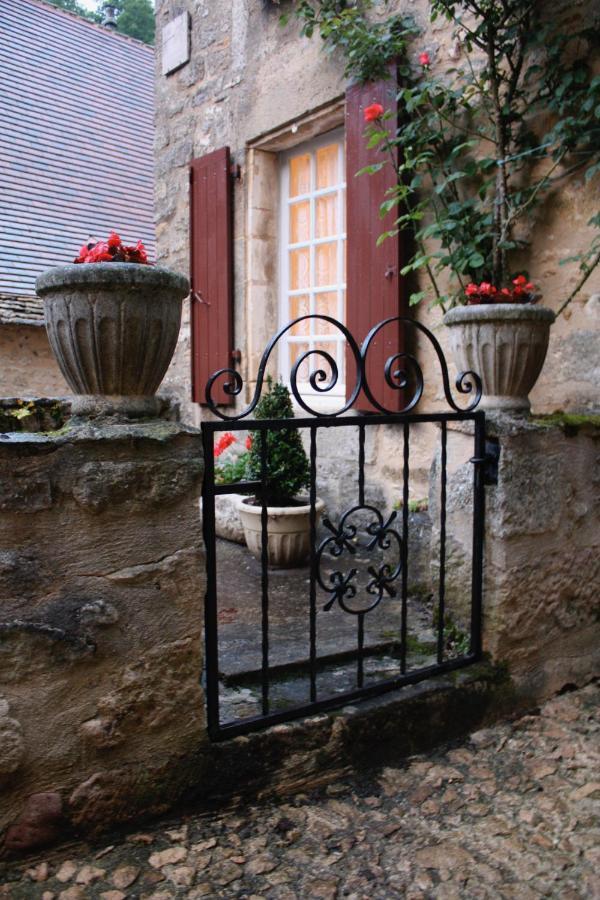 La Petite Maison Beynac-et-Cazenac Exterior photo
